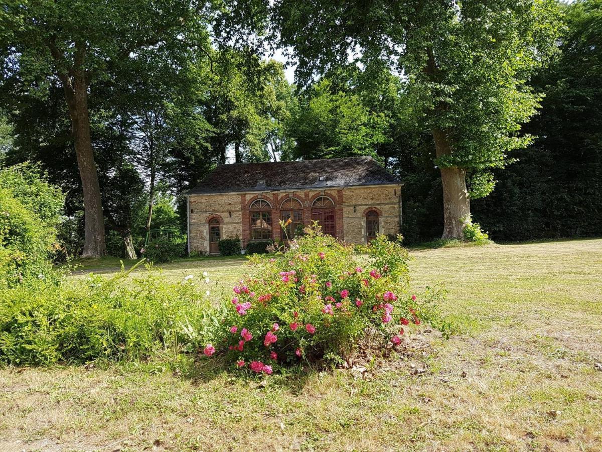 Logis Relais Des Cailleres Hotel Saint Pavace Exterior photo